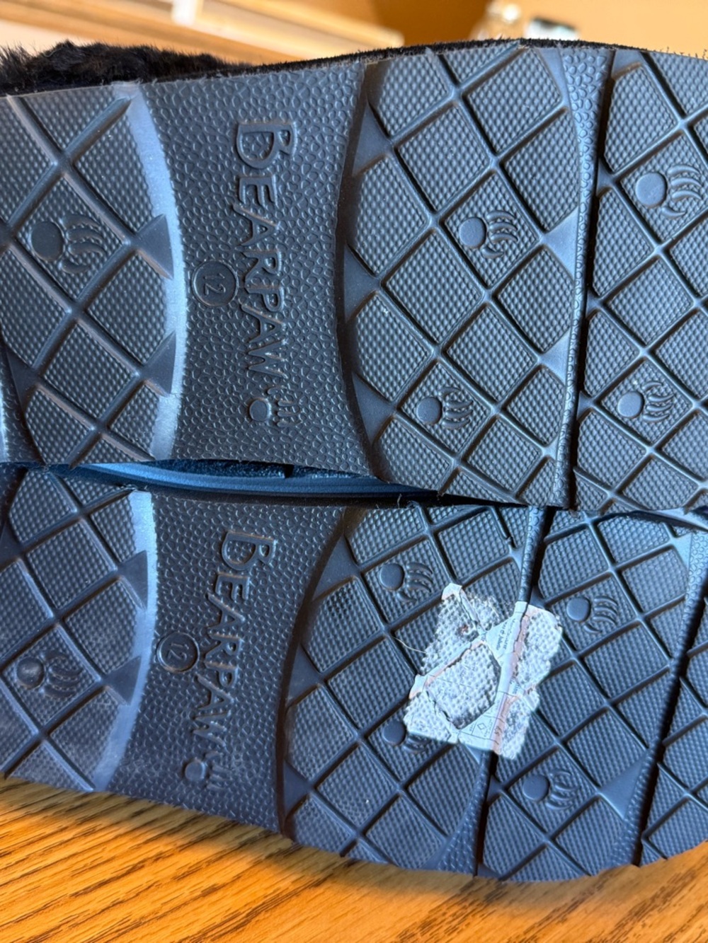 Bearpaw Women’s Size 12 black Sparkle Shearling Slippers - Picture 5 of 5